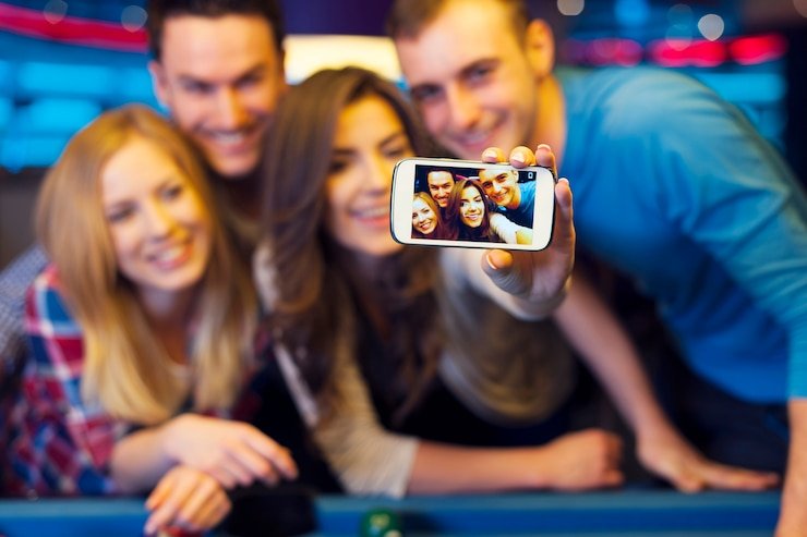 Tampilan sesi Live Game Shows dengan host profesional dan interface taruhan interaktif